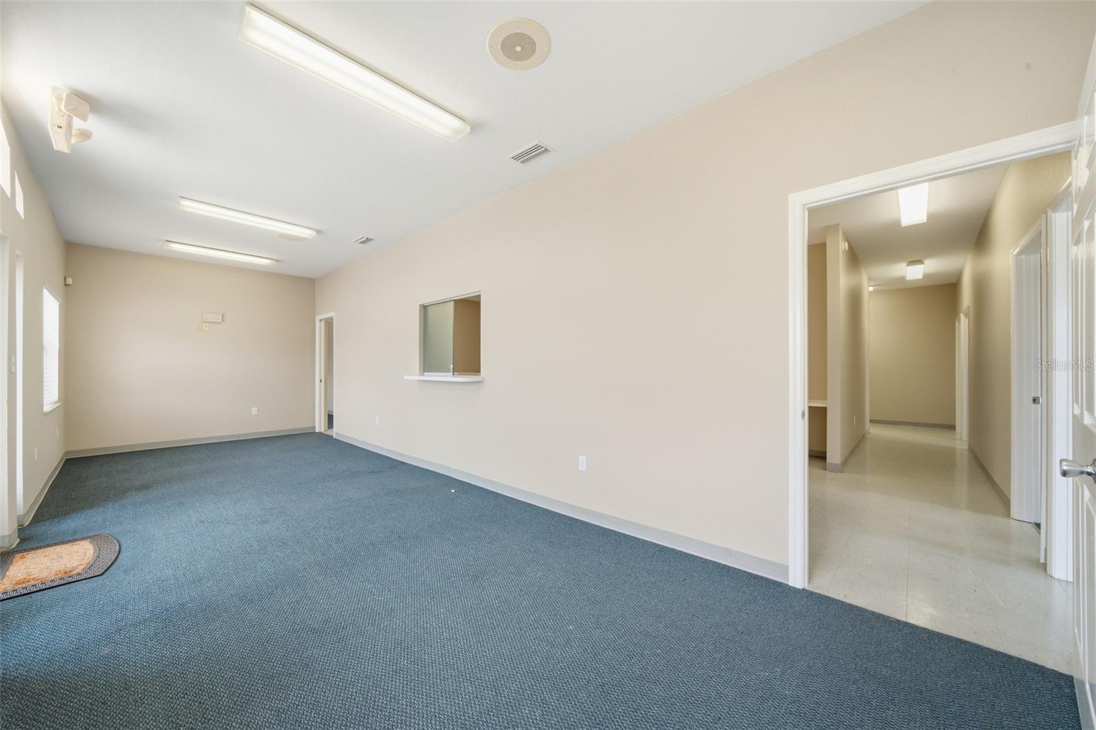 401 W Interlake Blvd Property Photo 10