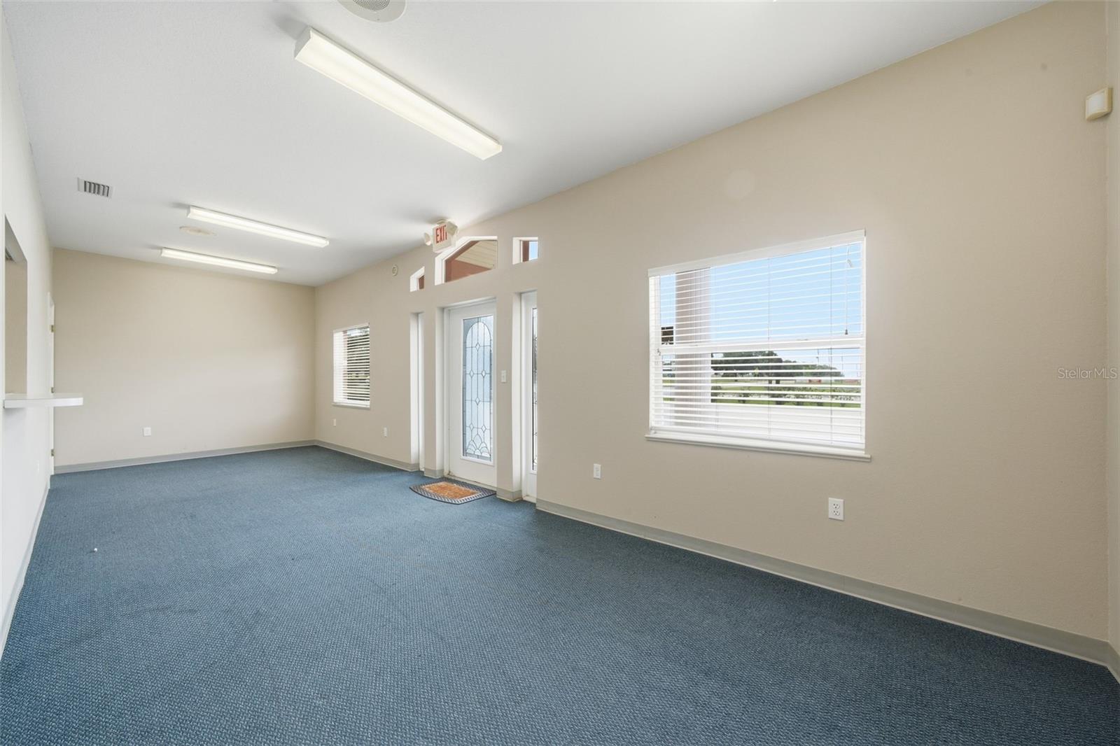 401 W Interlake Blvd Property Photo 12