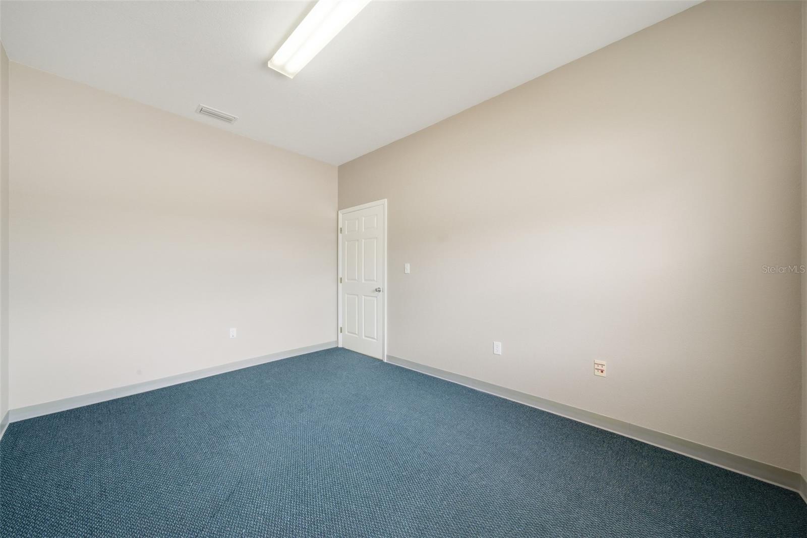 401 W Interlake Blvd Property Photo 13