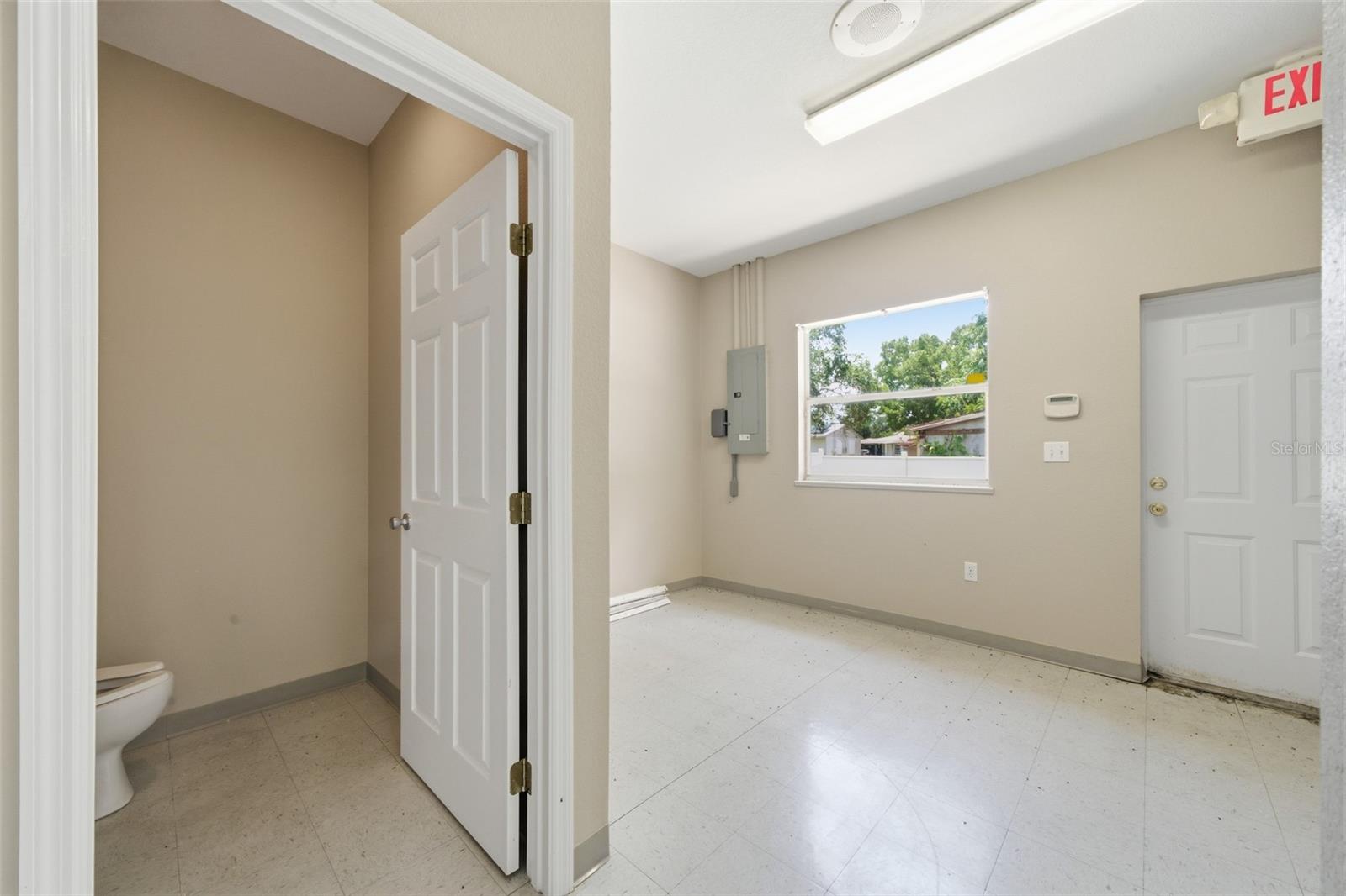 401 W Interlake Blvd Property Photo 16