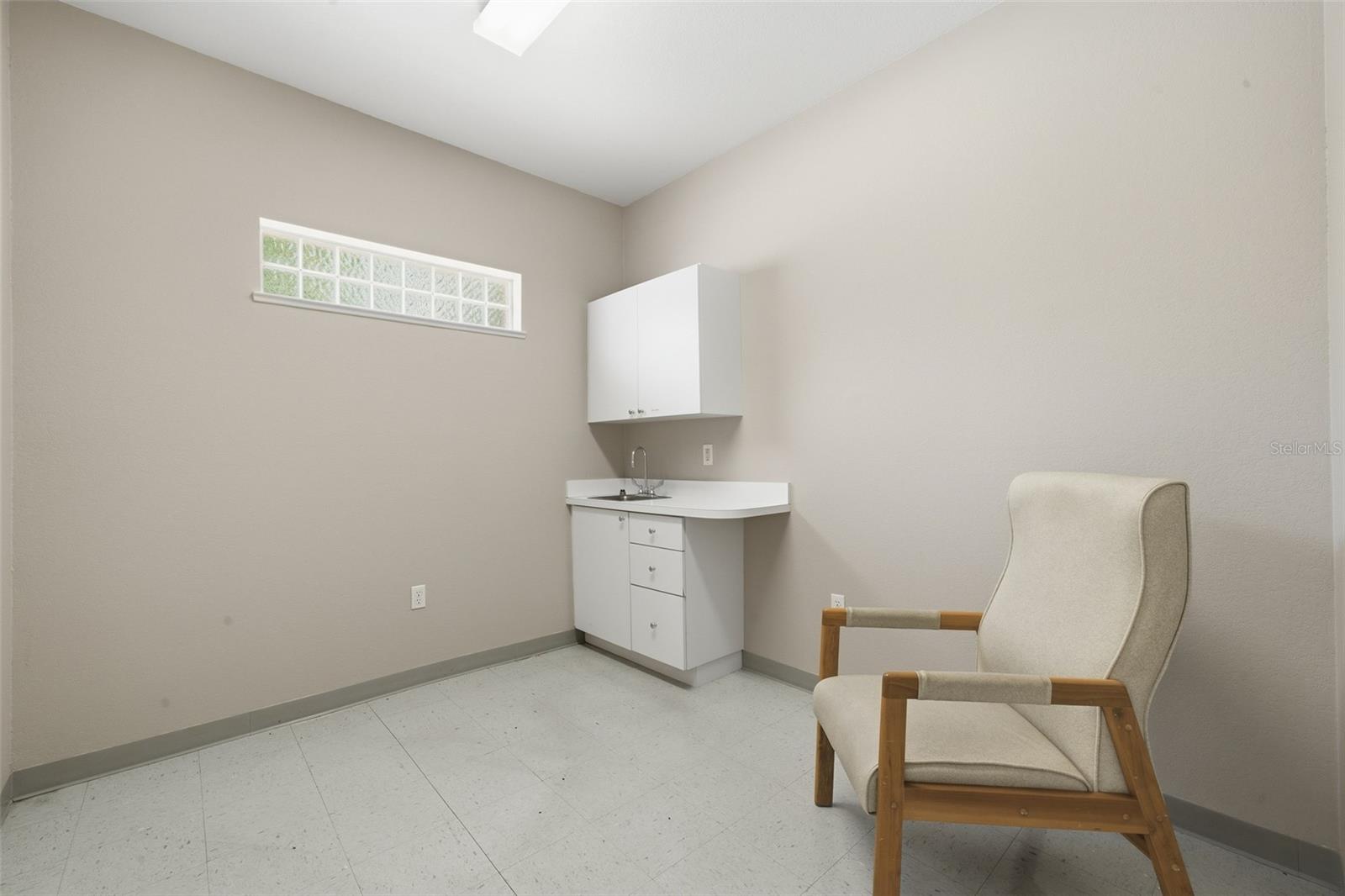 401 W Interlake Blvd Property Photo 19