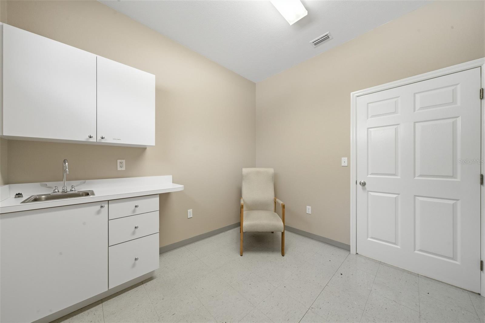 401 W Interlake Blvd Property Photo 20