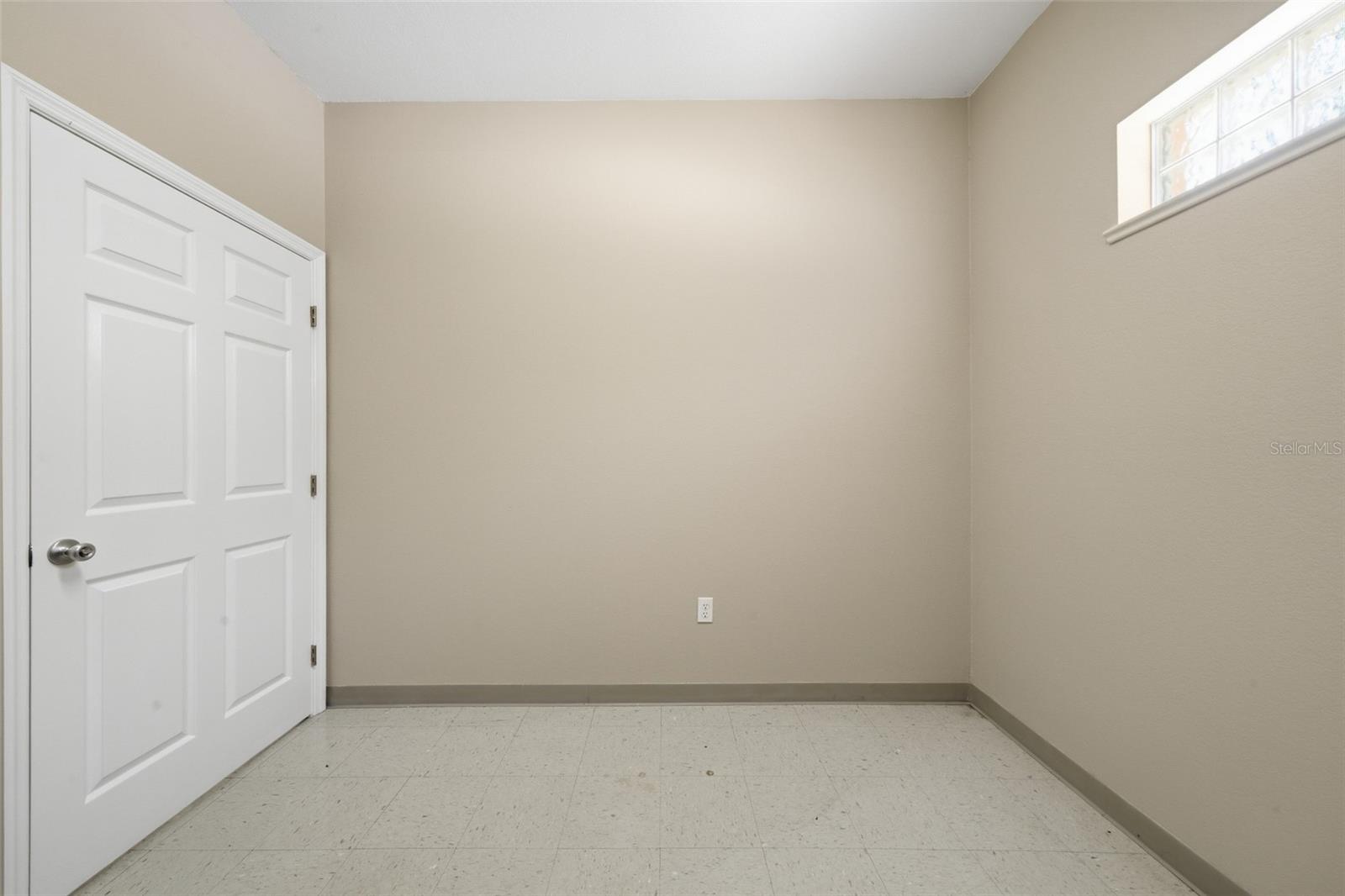 401 W Interlake Blvd Property Photo 21