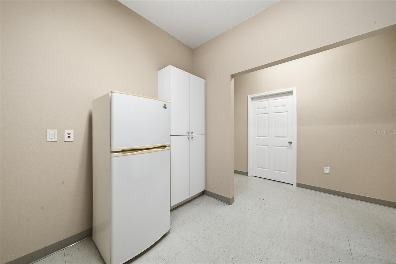 401 W Interlake Blvd Property Photo 24