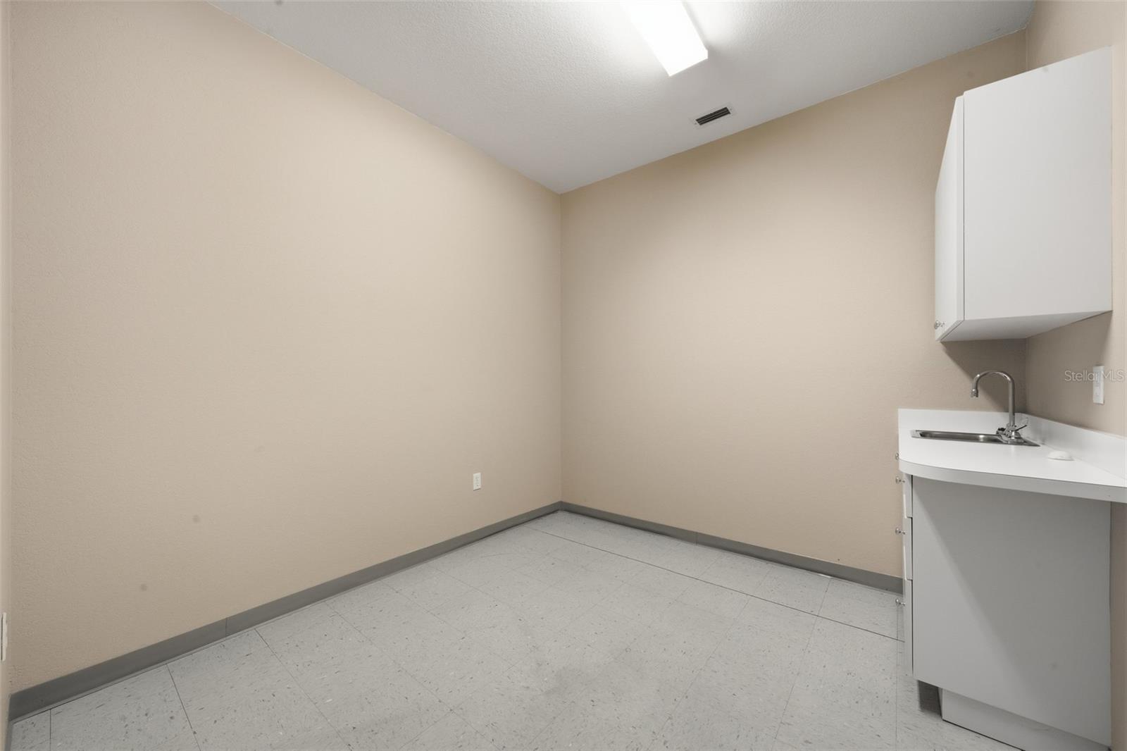 401 W Interlake Blvd Property Photo 25
