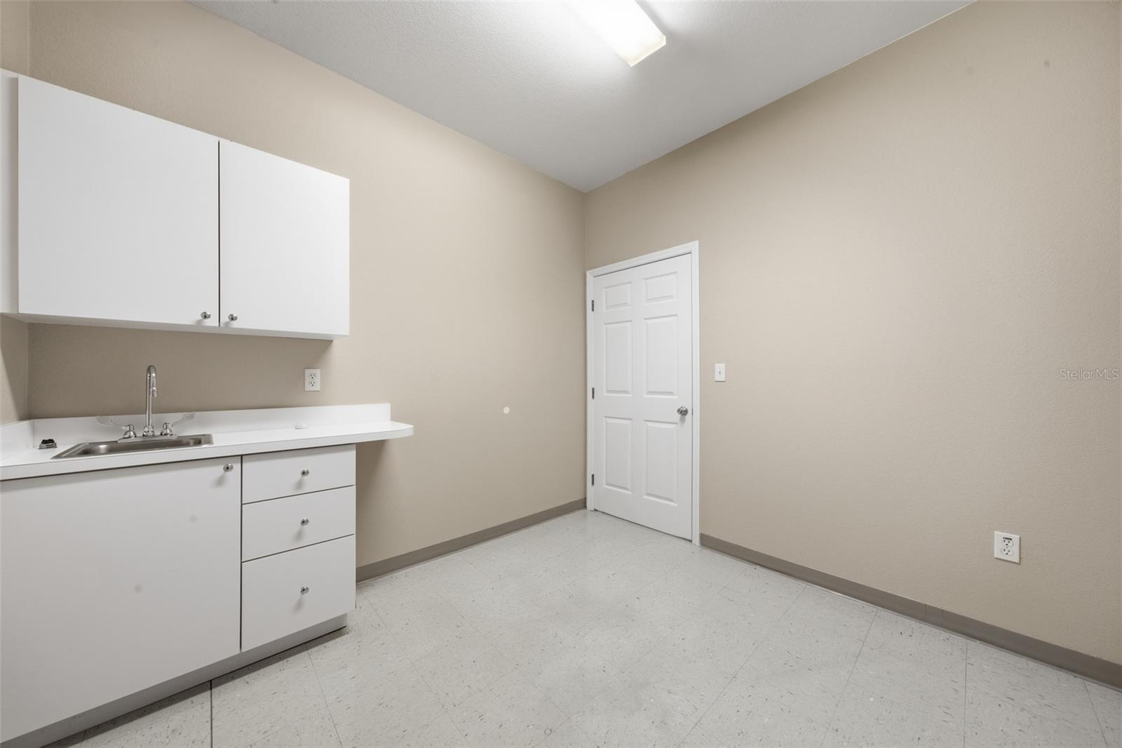401 W Interlake Blvd Property Photo 27