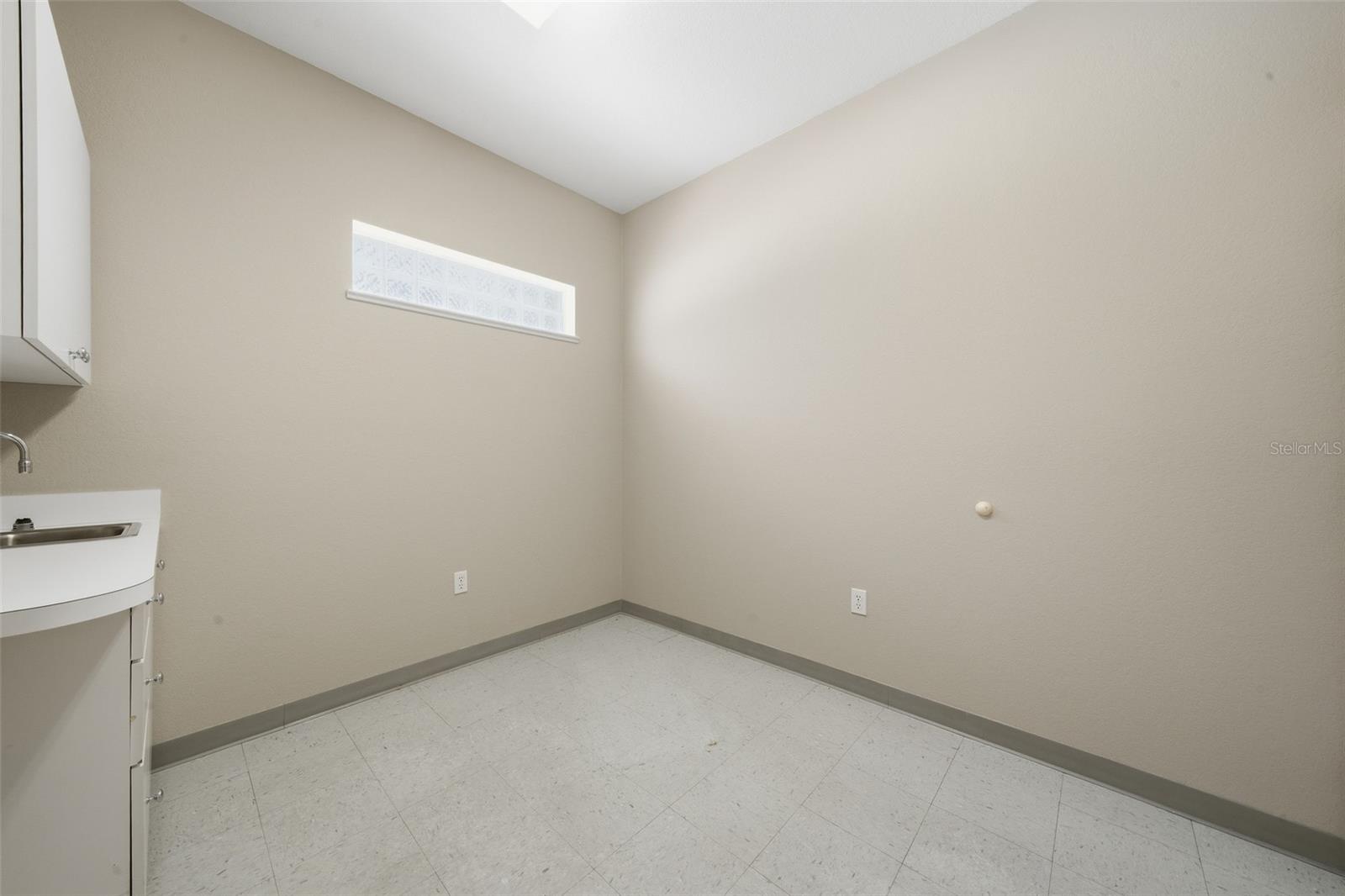 401 W Interlake Blvd Property Photo 29