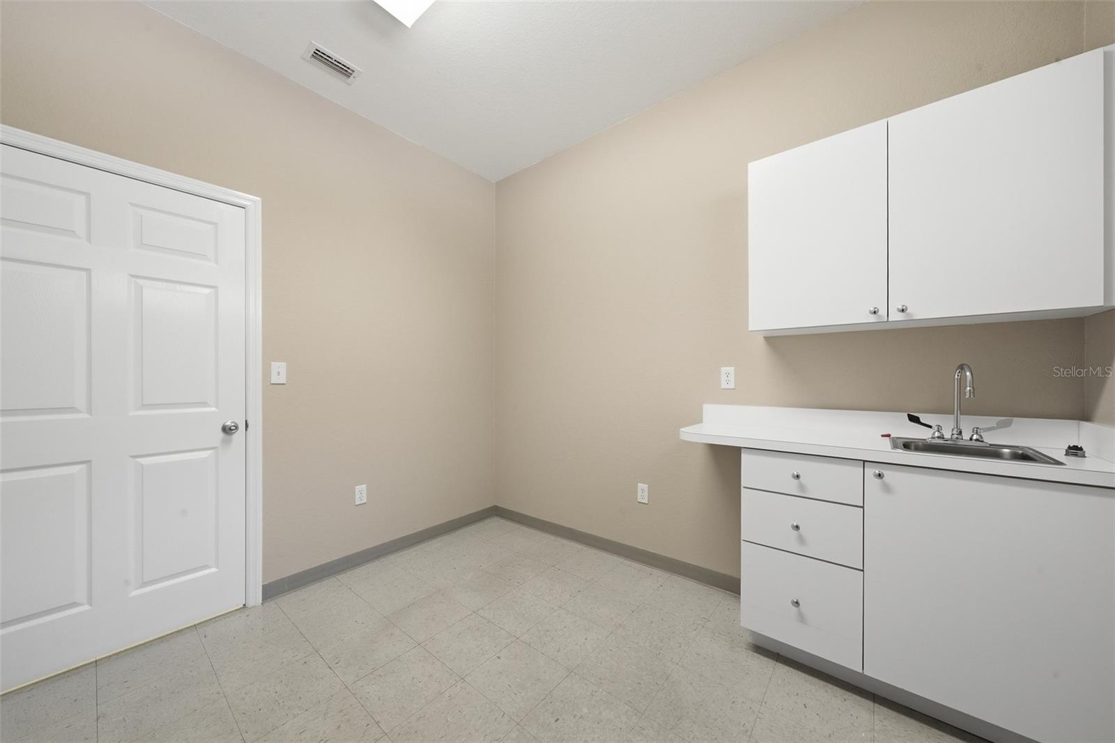 401 W Interlake Blvd Property Photo 30