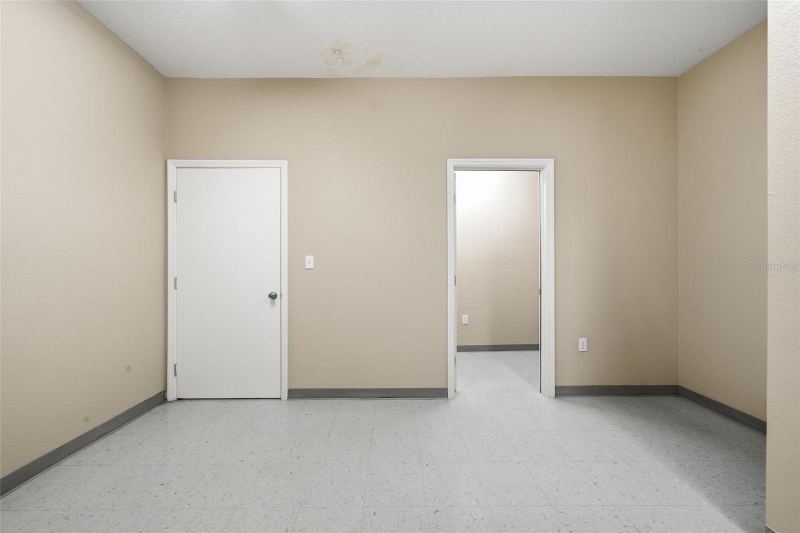401 W Interlake Blvd Property Photo 32