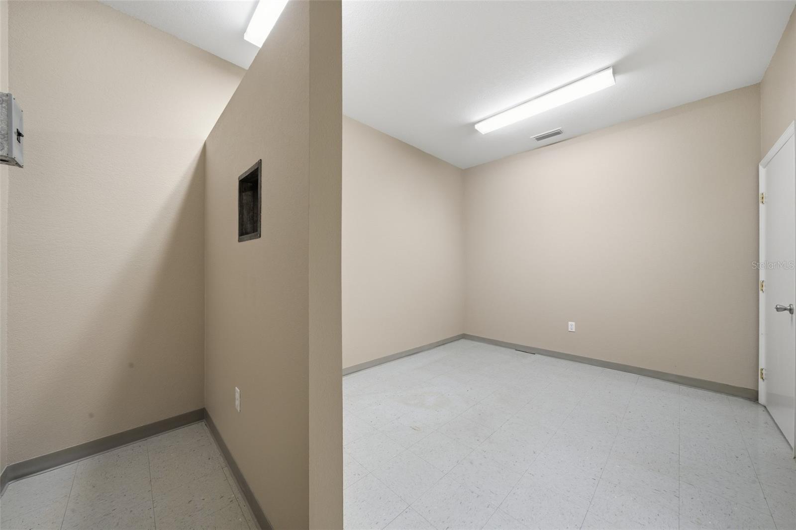 401 W Interlake Blvd Property Photo 33