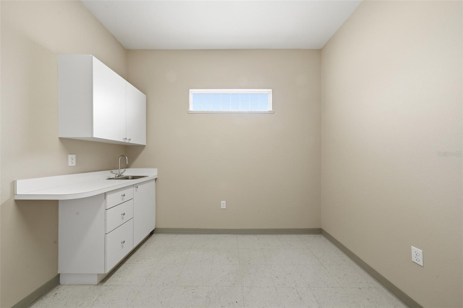 401 W Interlake Blvd Property Photo 37