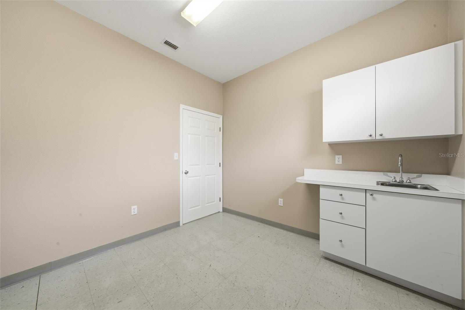 401 W Interlake Blvd Property Photo 38