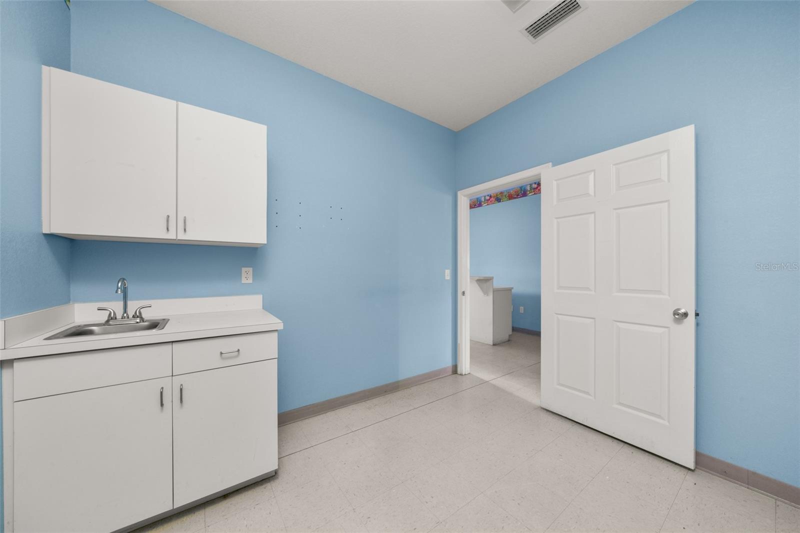 401 W Interlake Blvd Property Photo 56