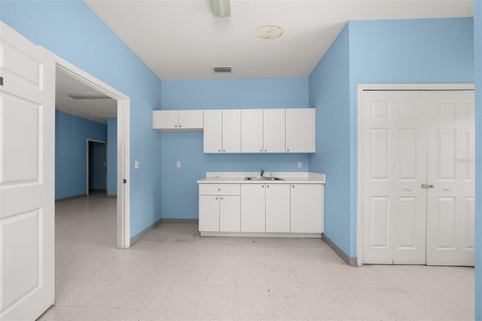 401 W Interlake Blvd Property Photo 66