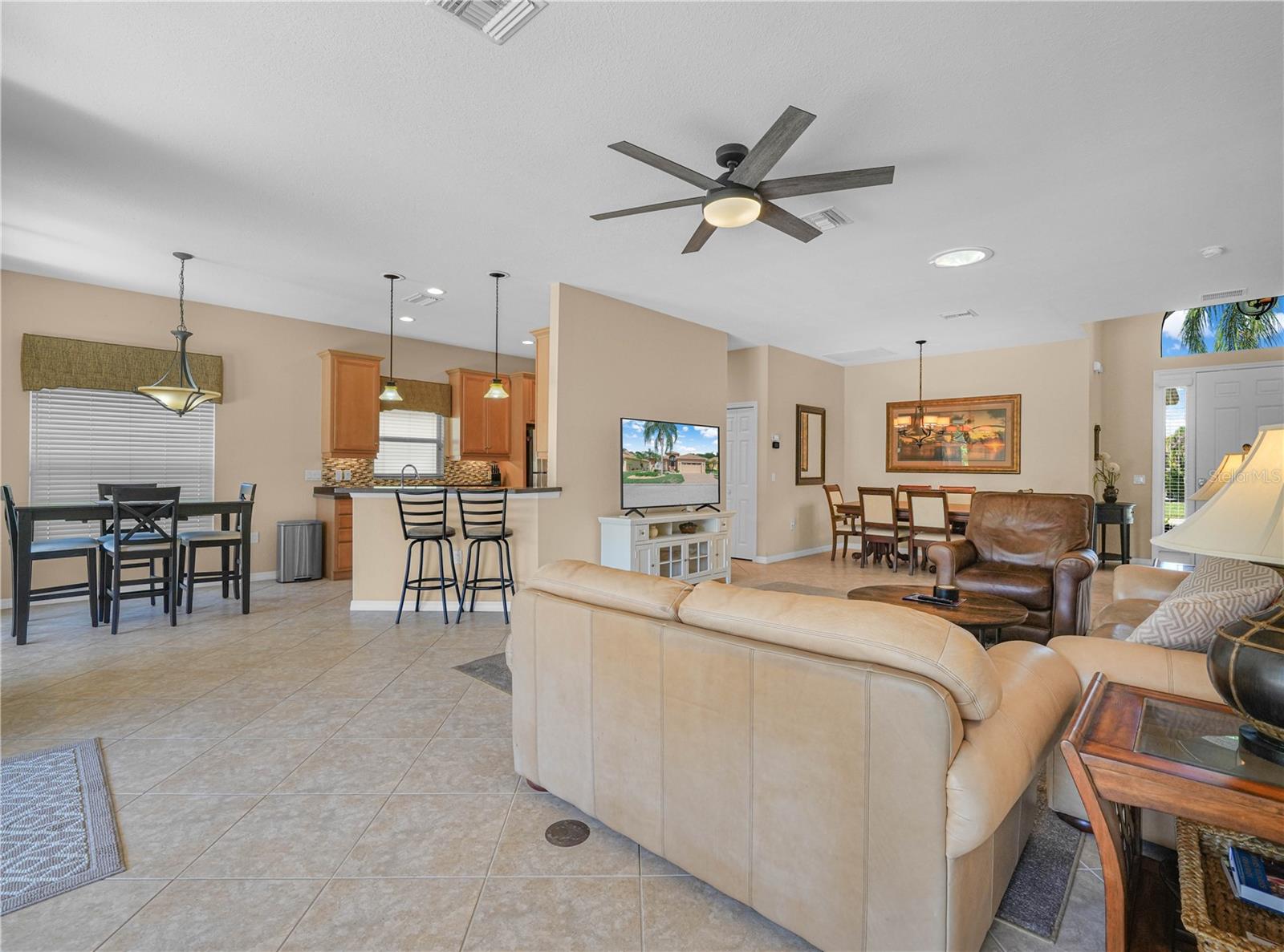 5337 Hogan Ln Property Photo 6