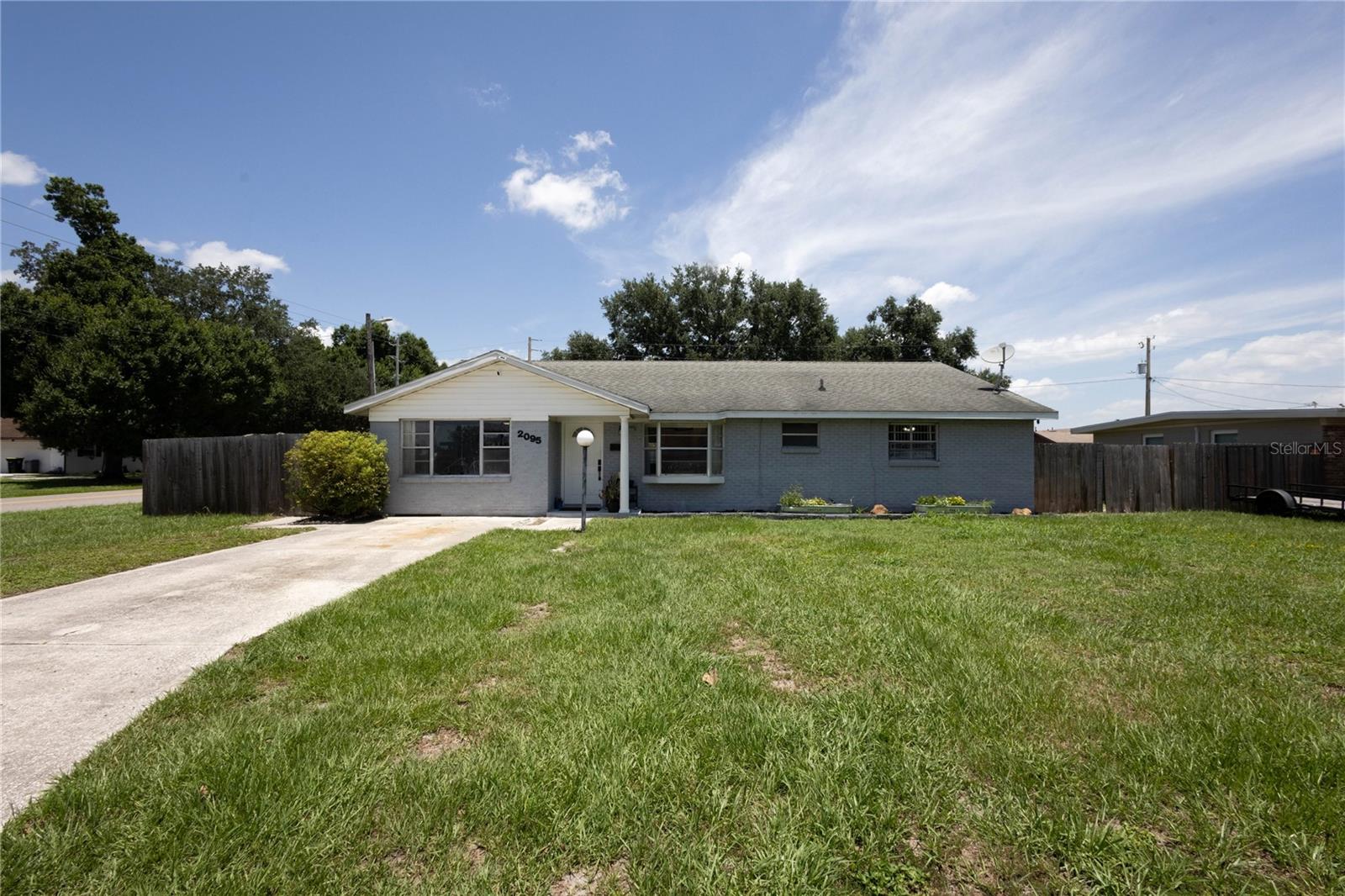 2095 W Hartridge Ter Property Photo 1