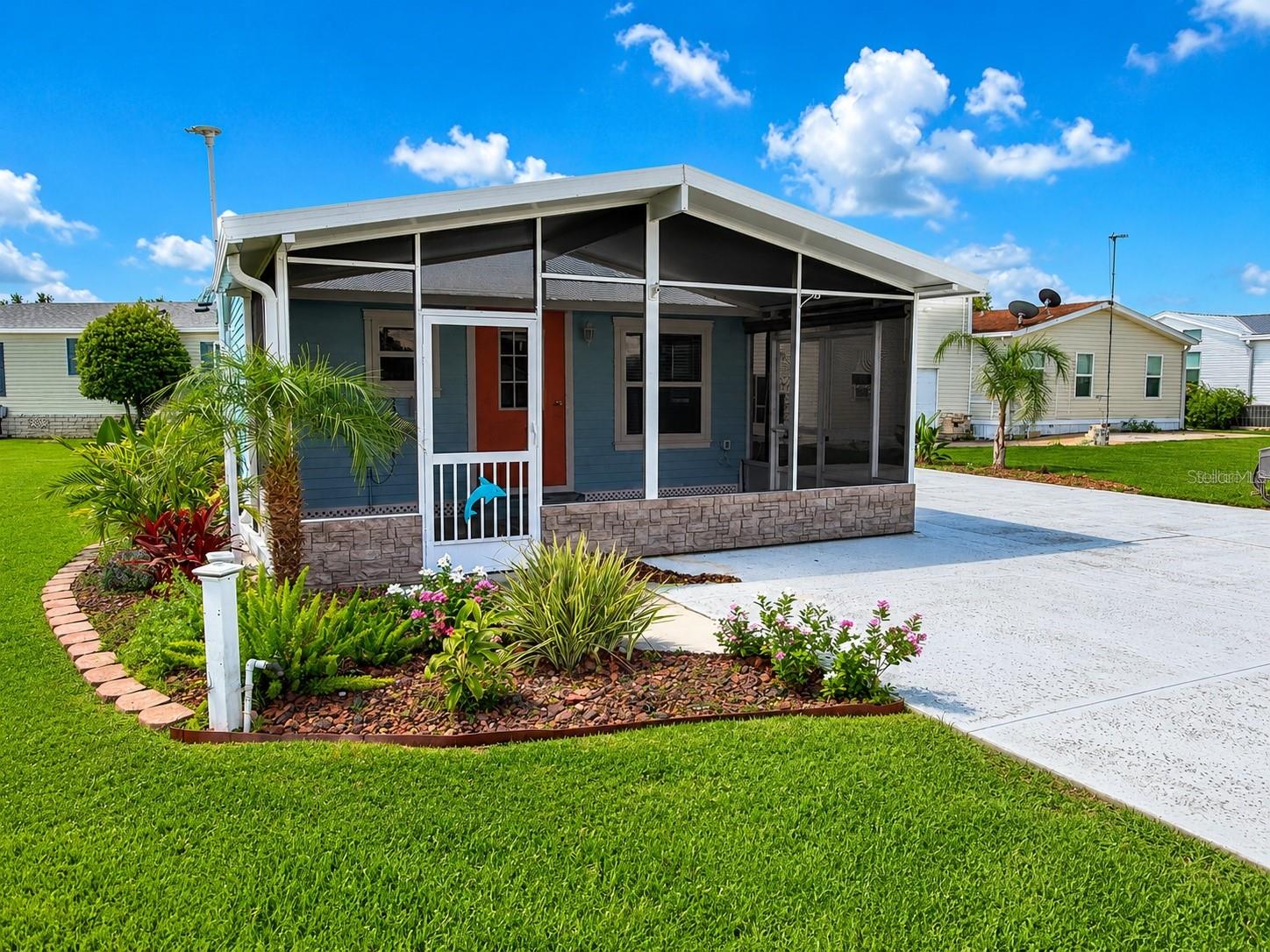 5245 Island View Cir N Property Photo 1