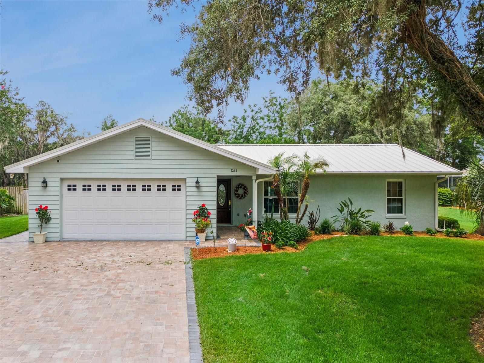 864 Redwood Way Property Photo 1