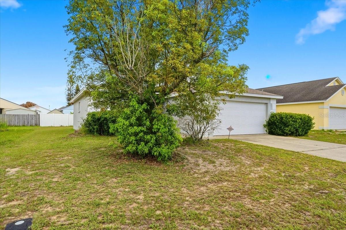406 Saint Anns Dr Property Photo 2