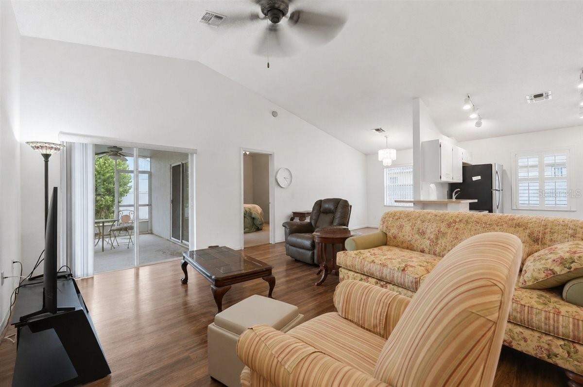 406 Saint Anns Dr Property Photo 6