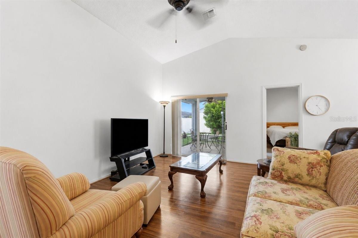 406 Saint Anns Dr Property Photo 8