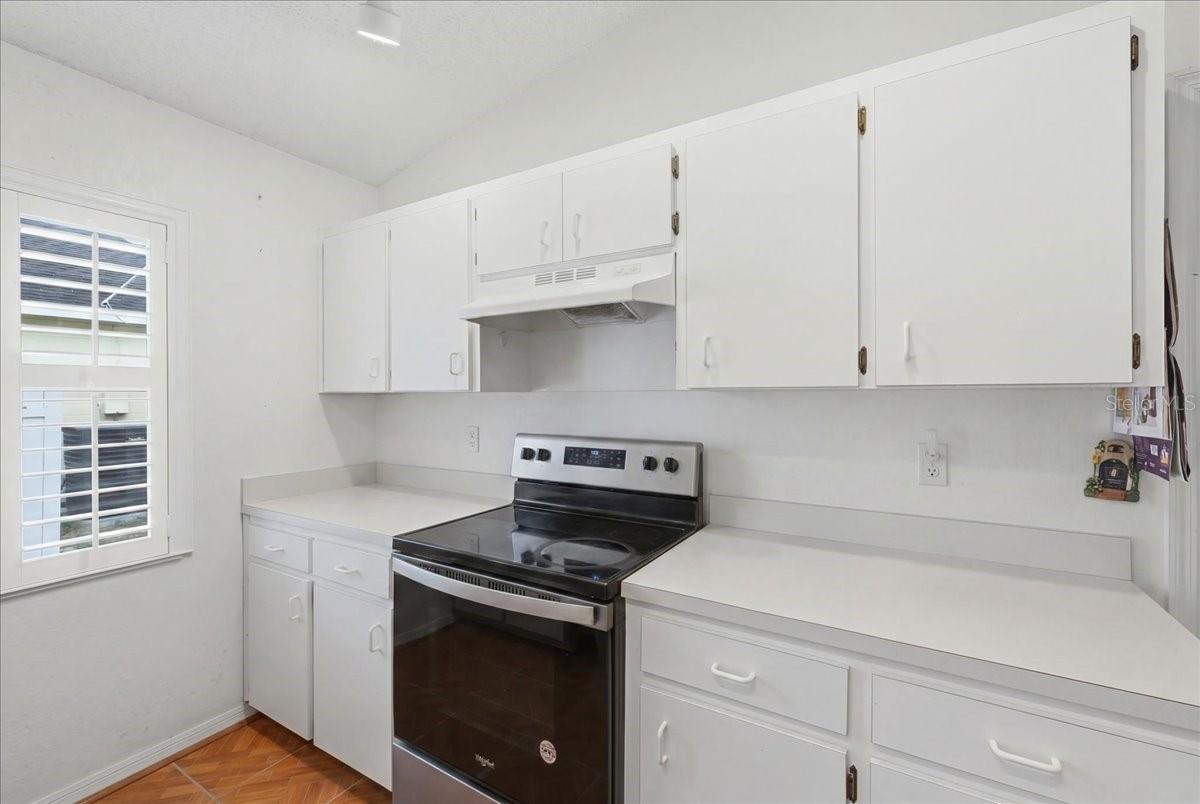 406 Saint Anns Dr Property Photo 12