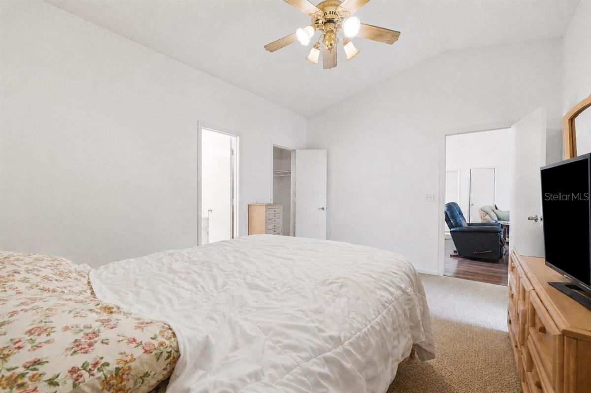 406 Saint Anns Dr Property Photo 13