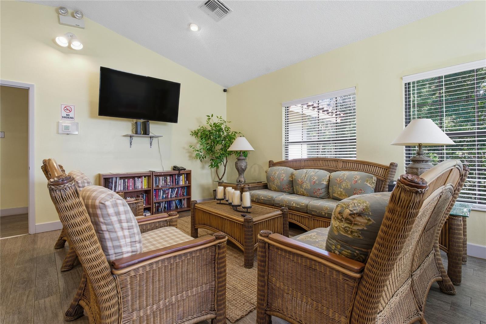 116 Coventry Ln Property Photo 55