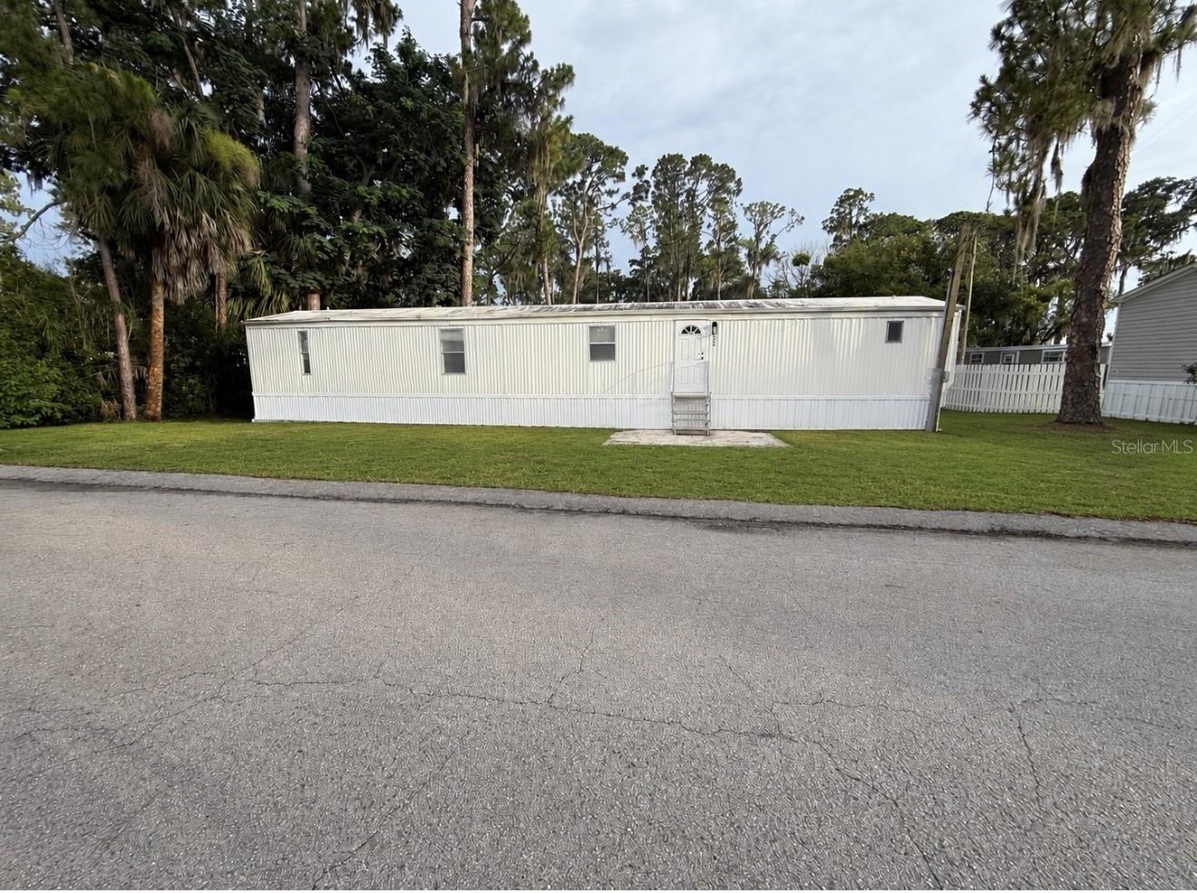 35 SUNSET CIR Property Photo 1