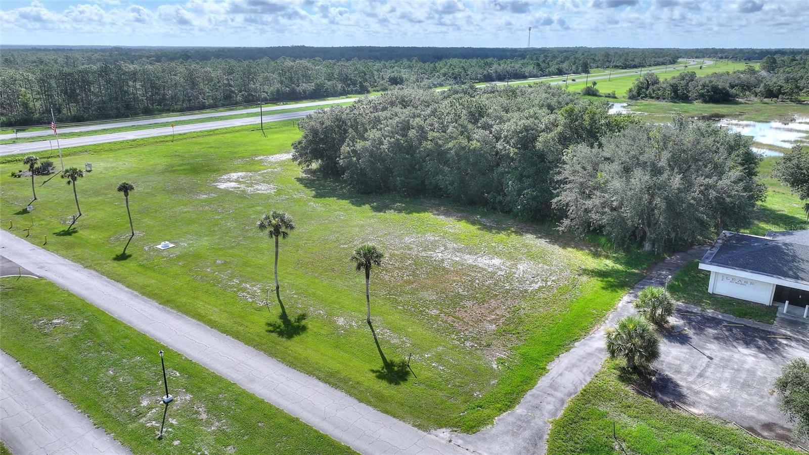 Deland Ave Property Photo 5