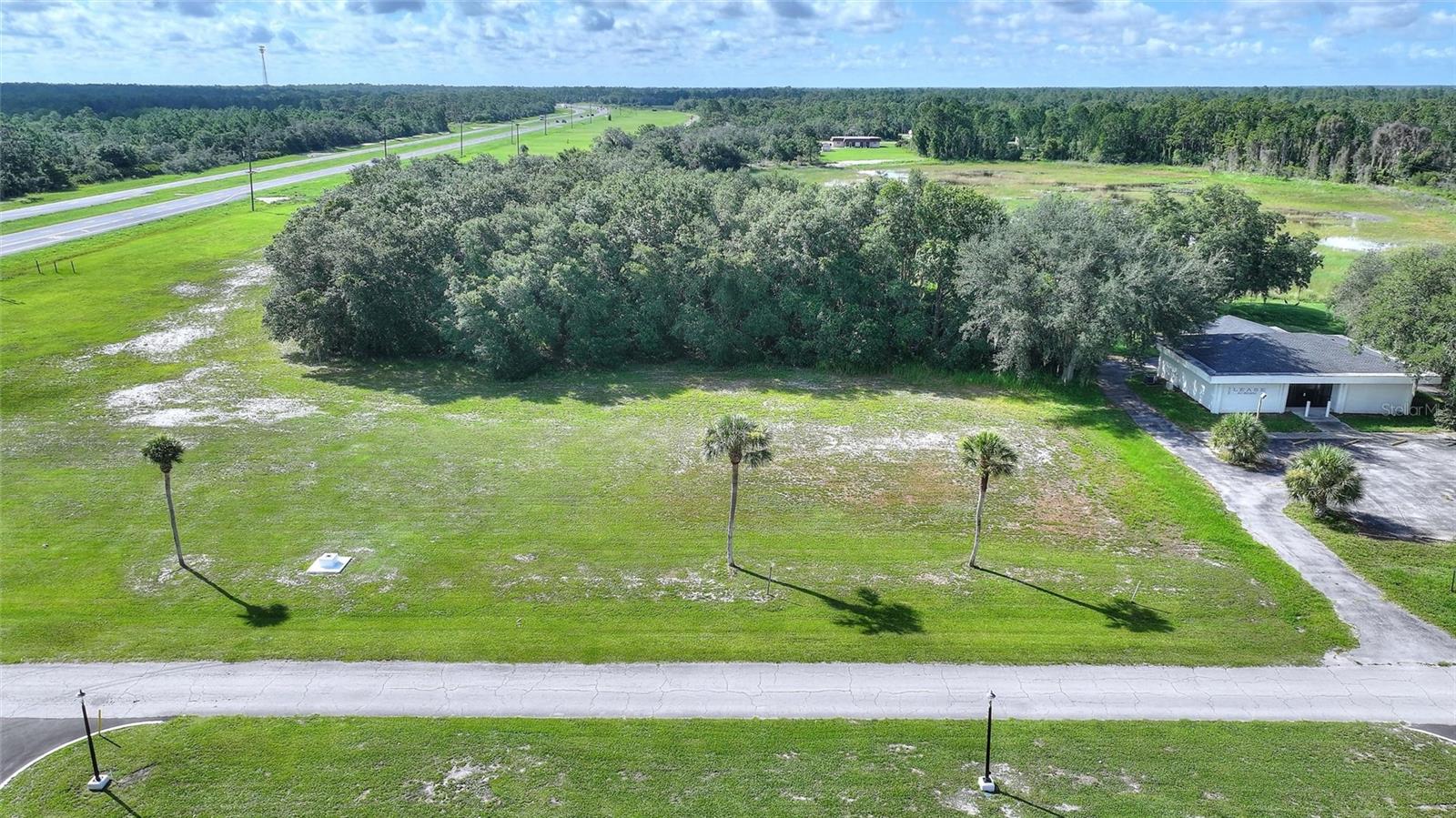 Deland Ave Property Photo 6