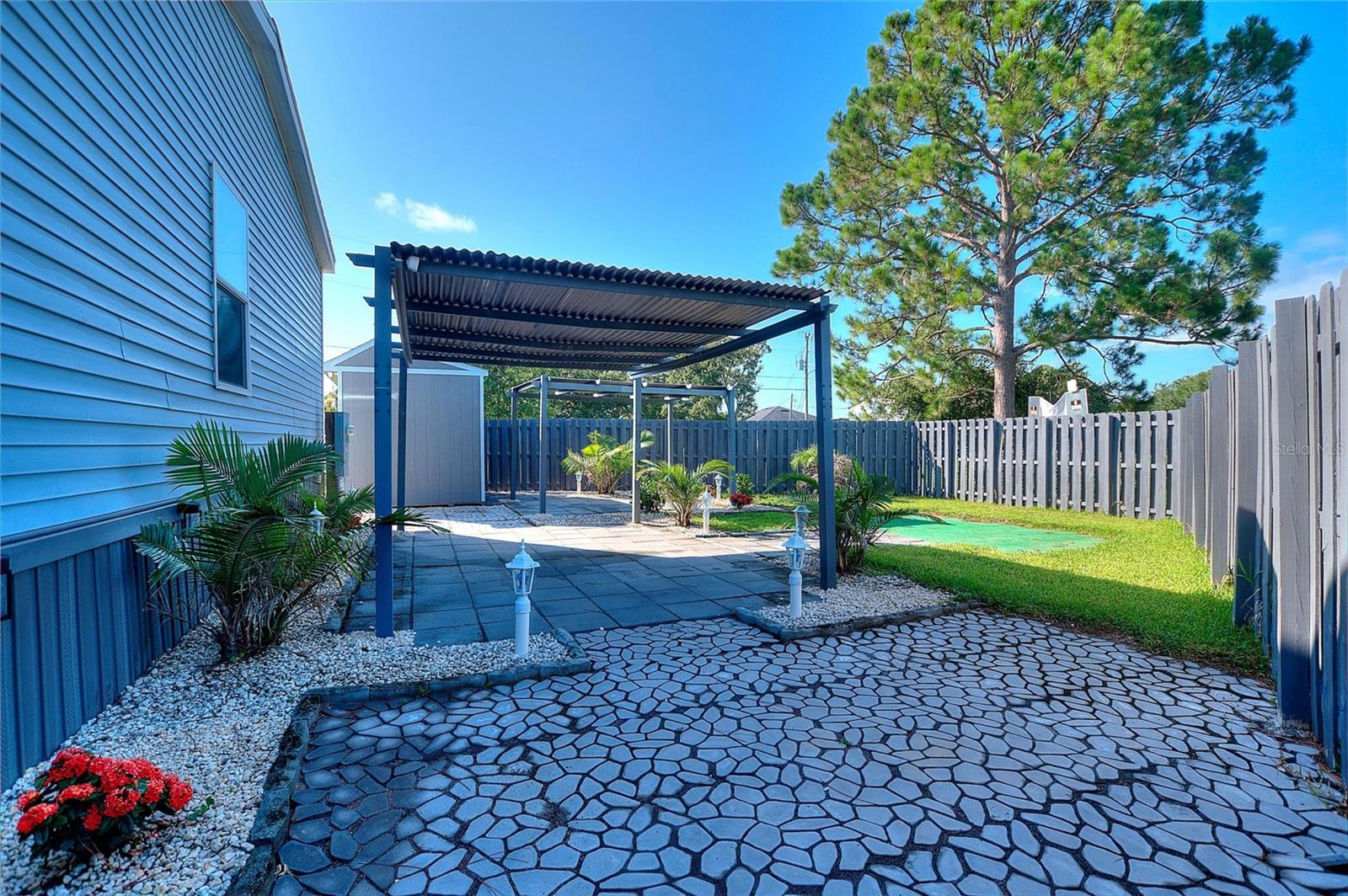 25294 Canterbury Dr Property Photo 9