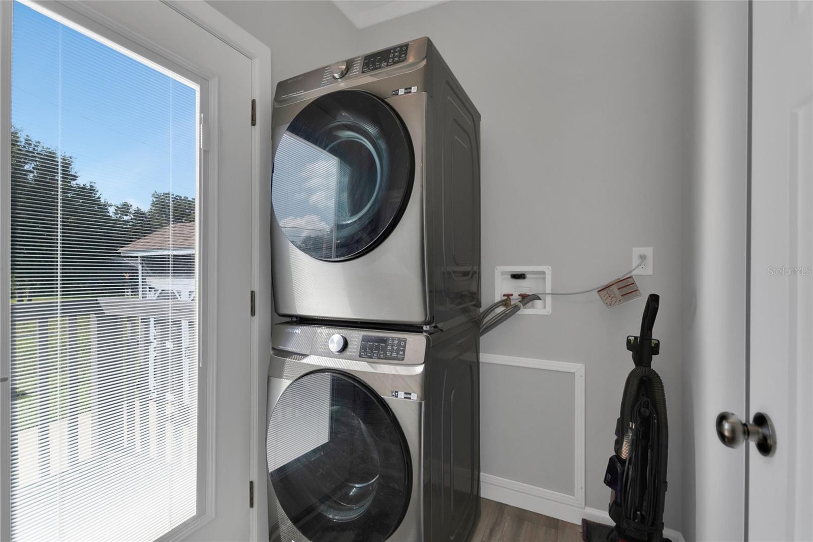 25294 Canterbury Dr Property Photo 25