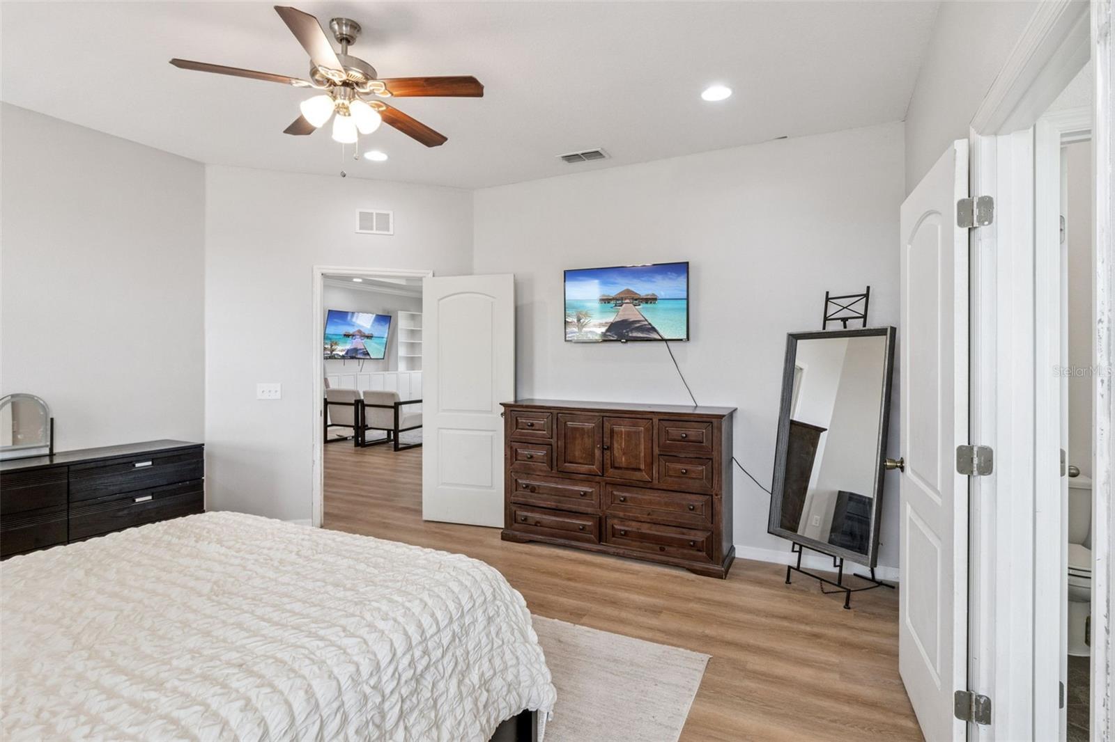 647 Chicago Way Property Photo 14