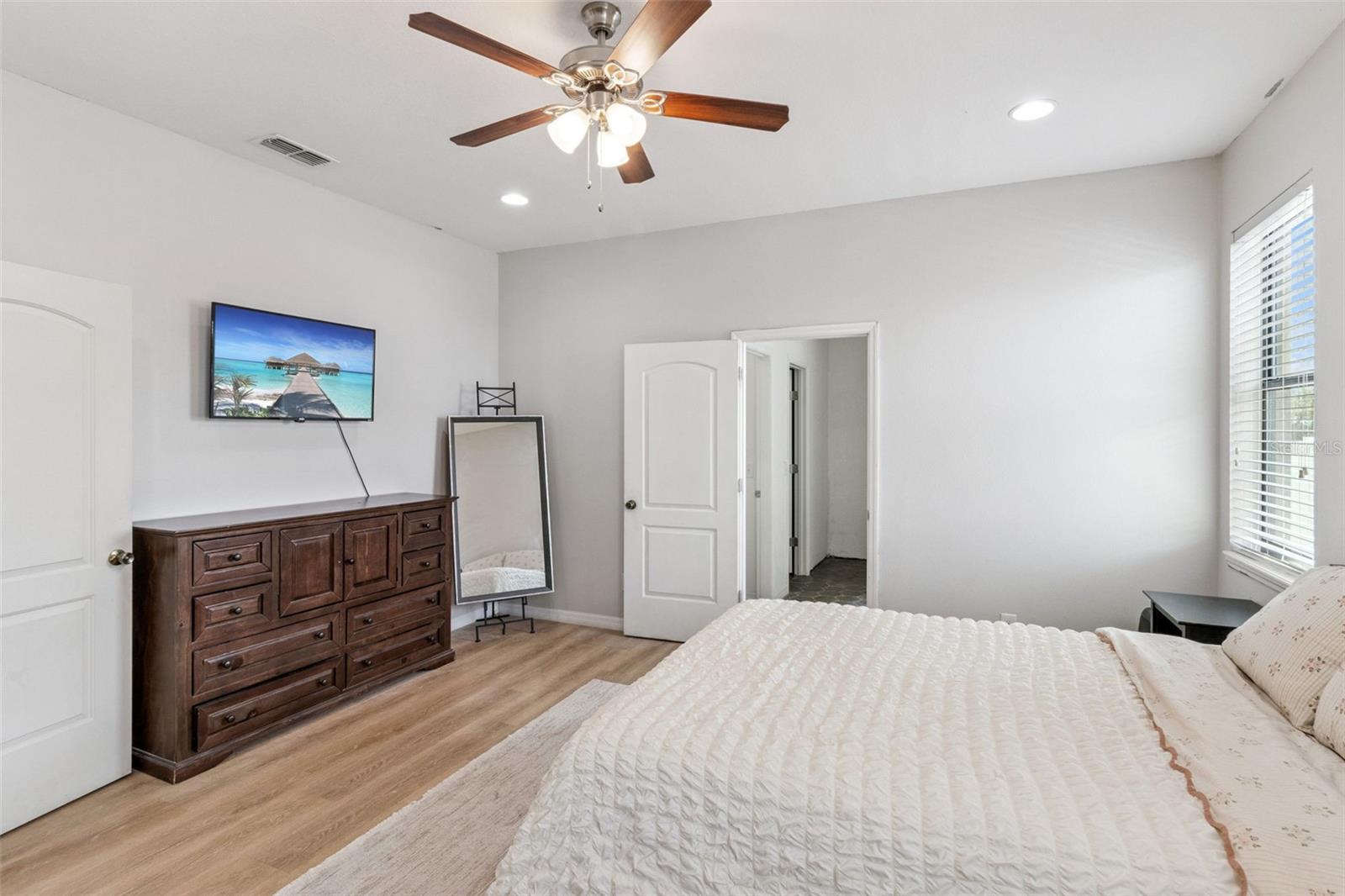 647 Chicago Way Property Photo 16
