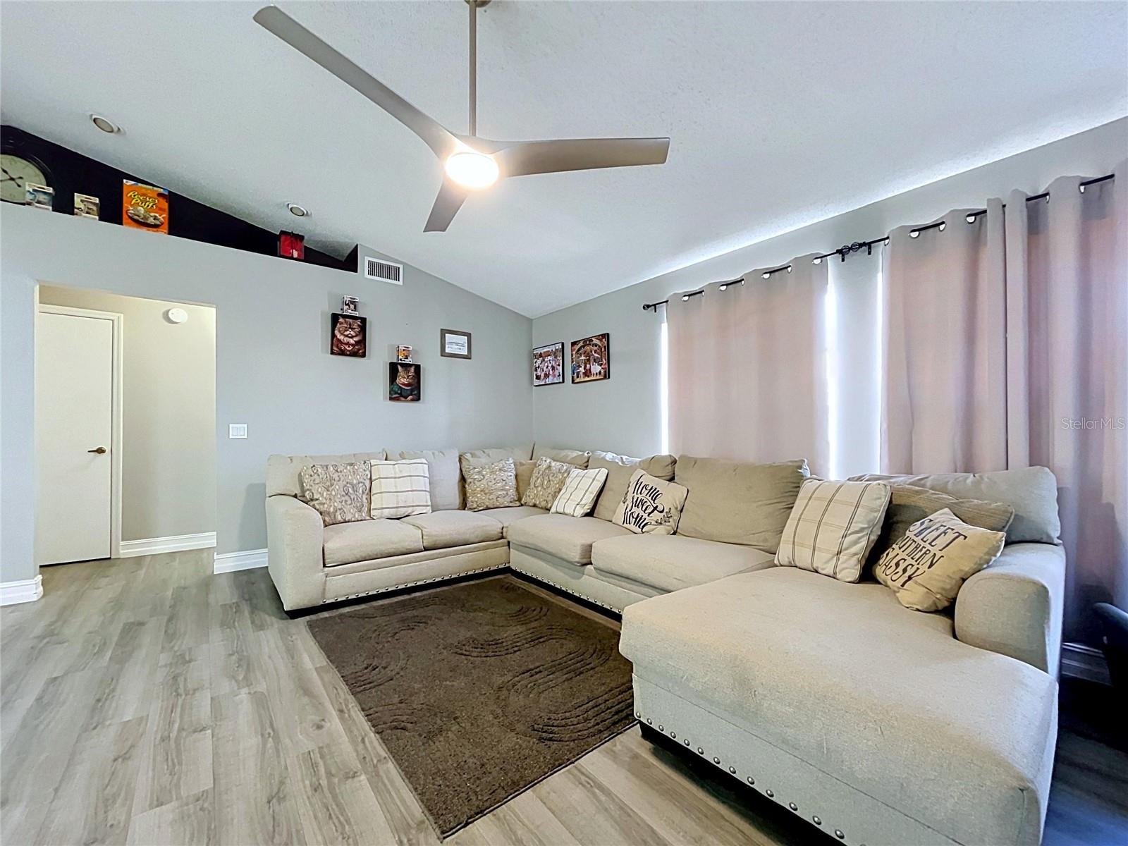 8017 Glenridge Ln Property Photo 7