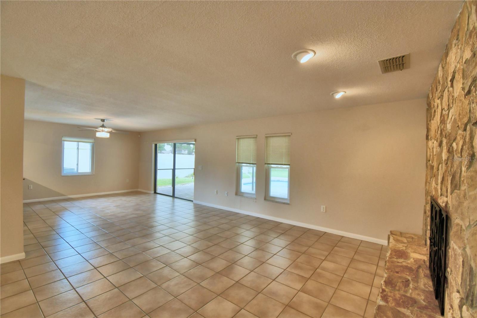 902 Crestview Dr Property Photo 24