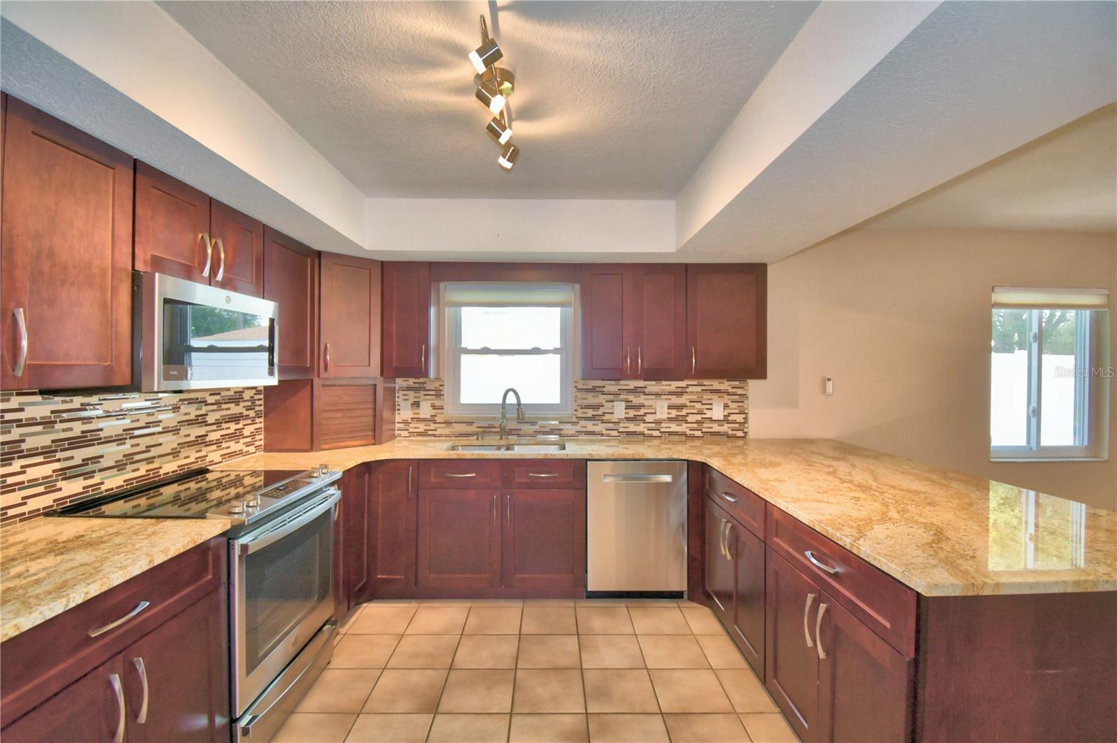902 Crestview Dr Property Photo 32