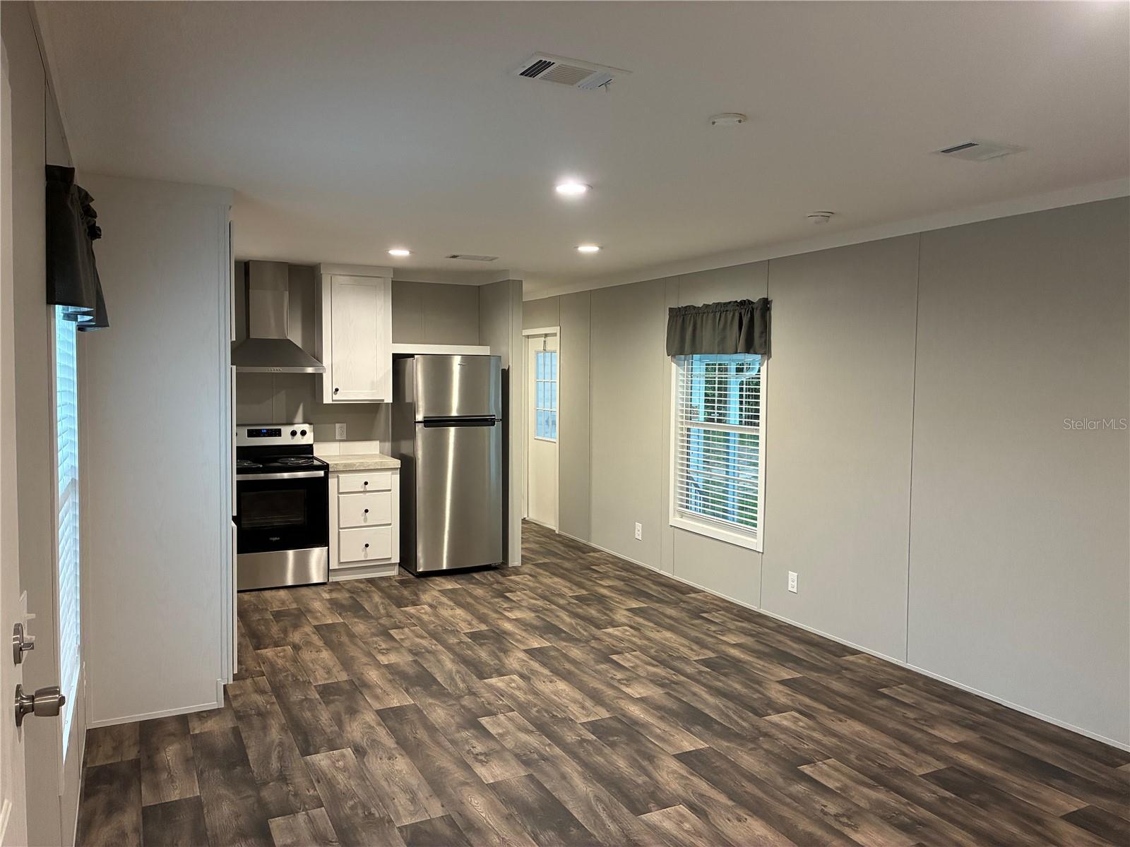 263 Edgewood Blvd Property Photo 4