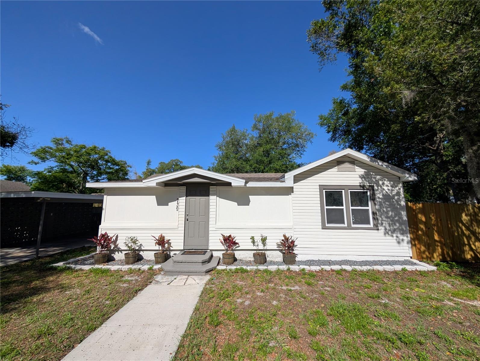 739 Center St Property Photo 1