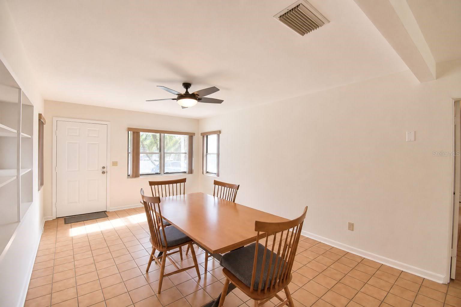 906 Avenue M Se Property Photo 3