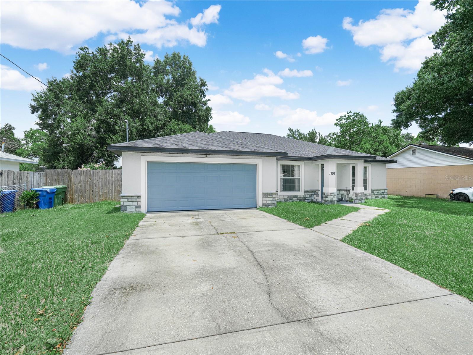 1705 Sandalwood Cir Sw Property Photo 2