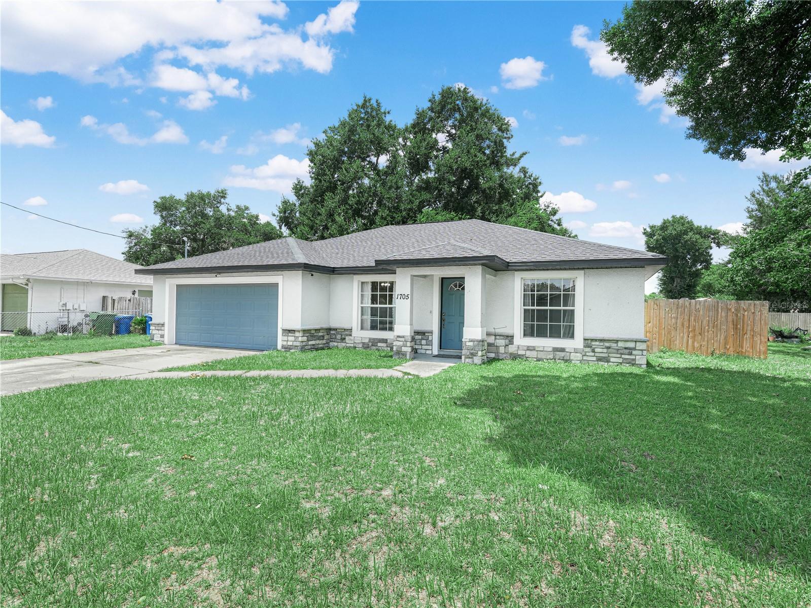 1705 Sandalwood Cir Sw Property Photo 3