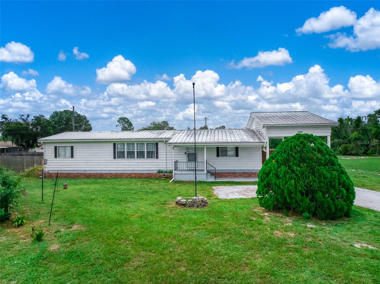 906 Whatley Ct Property Photo 2