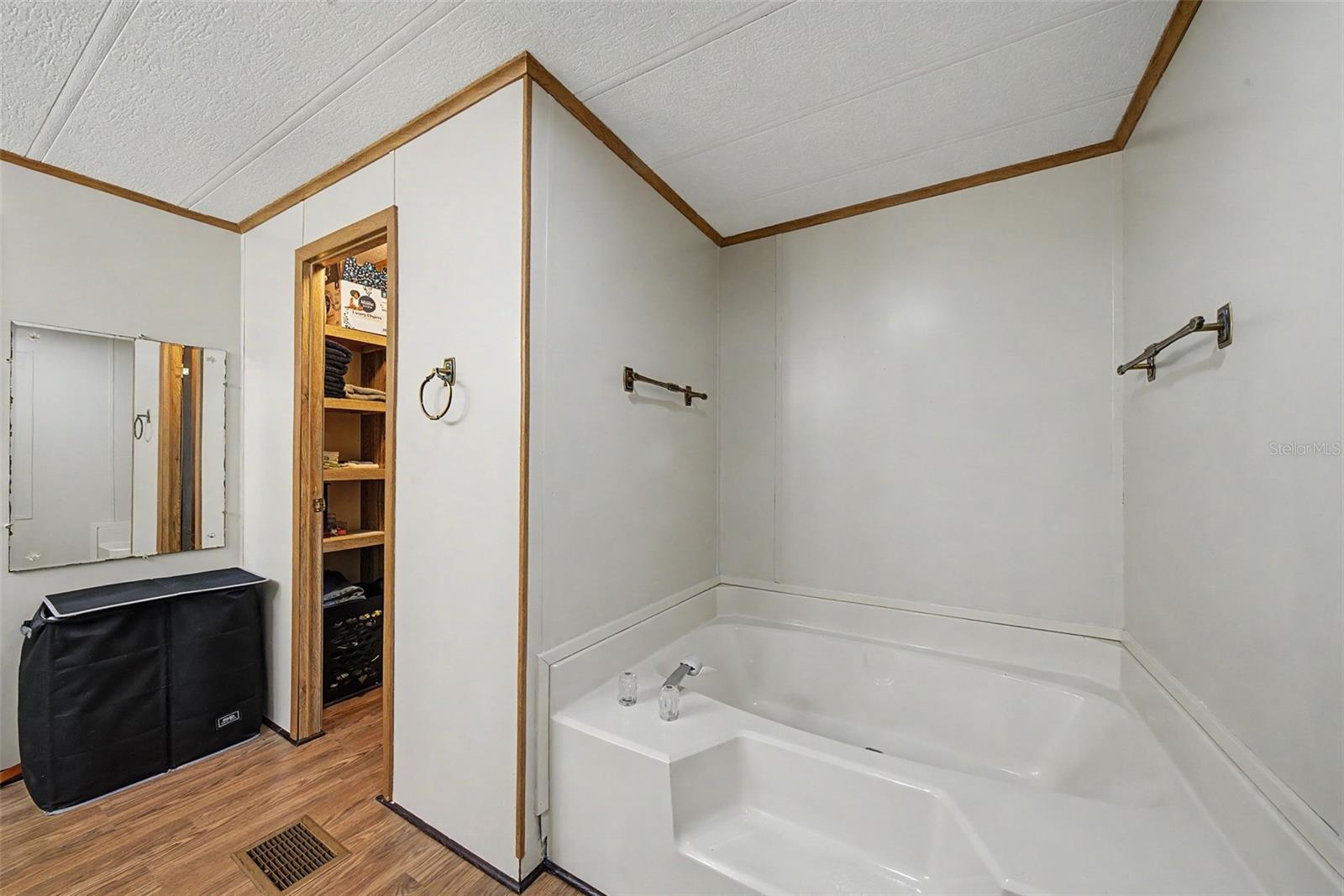906 Whatley Ct Property Photo 22