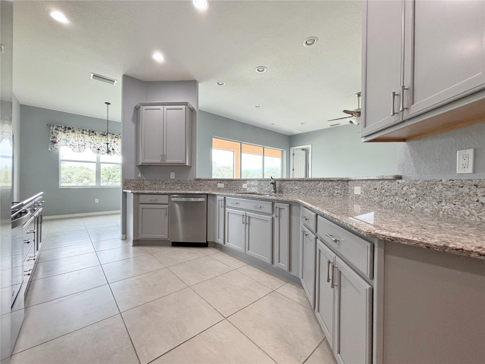 1124 Sawgrass Dr Property Photo 8