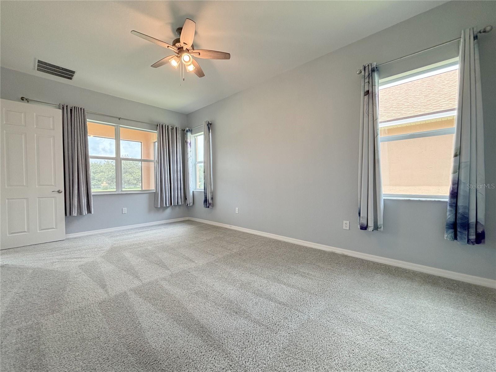 1124 Sawgrass Dr Property Photo 28