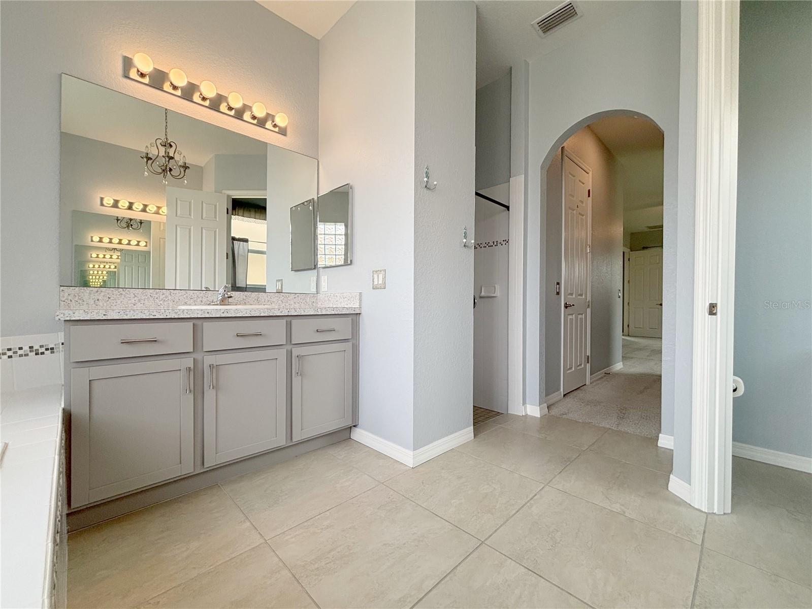 1124 Sawgrass Dr Property Photo 32