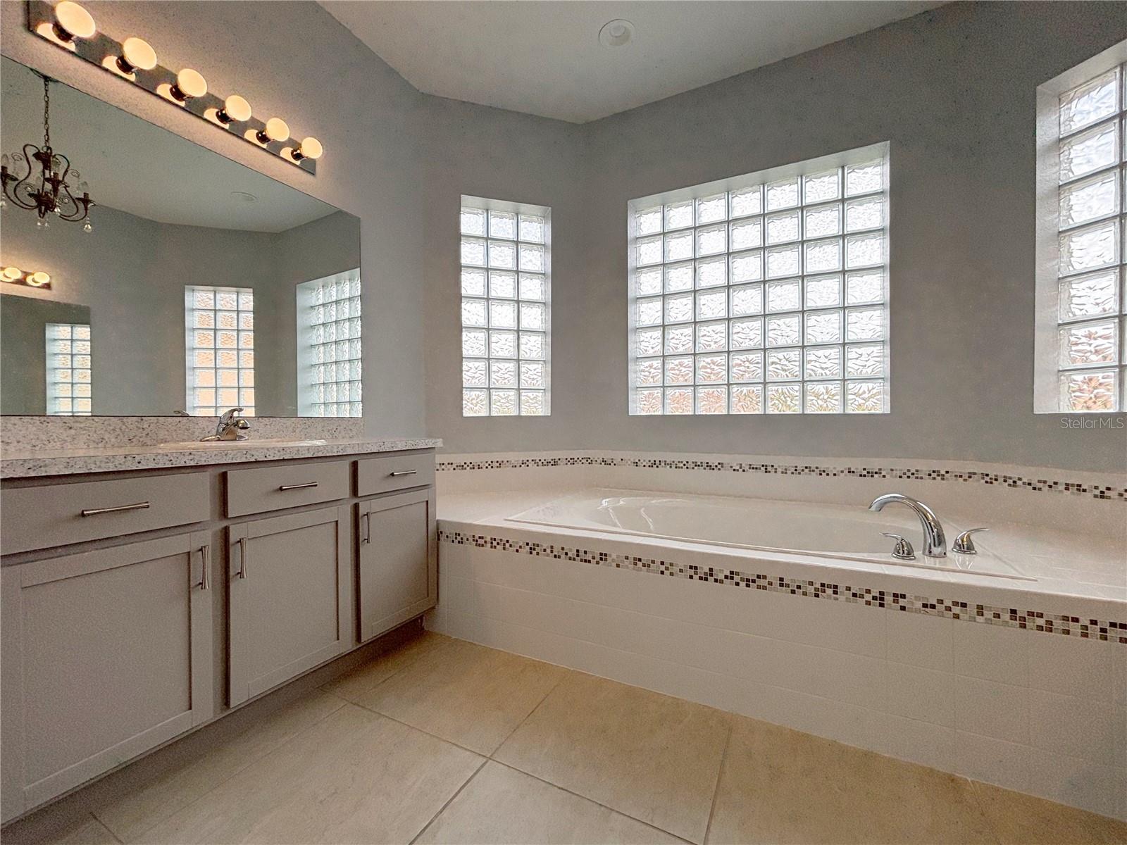 1124 Sawgrass Dr Property Photo 33