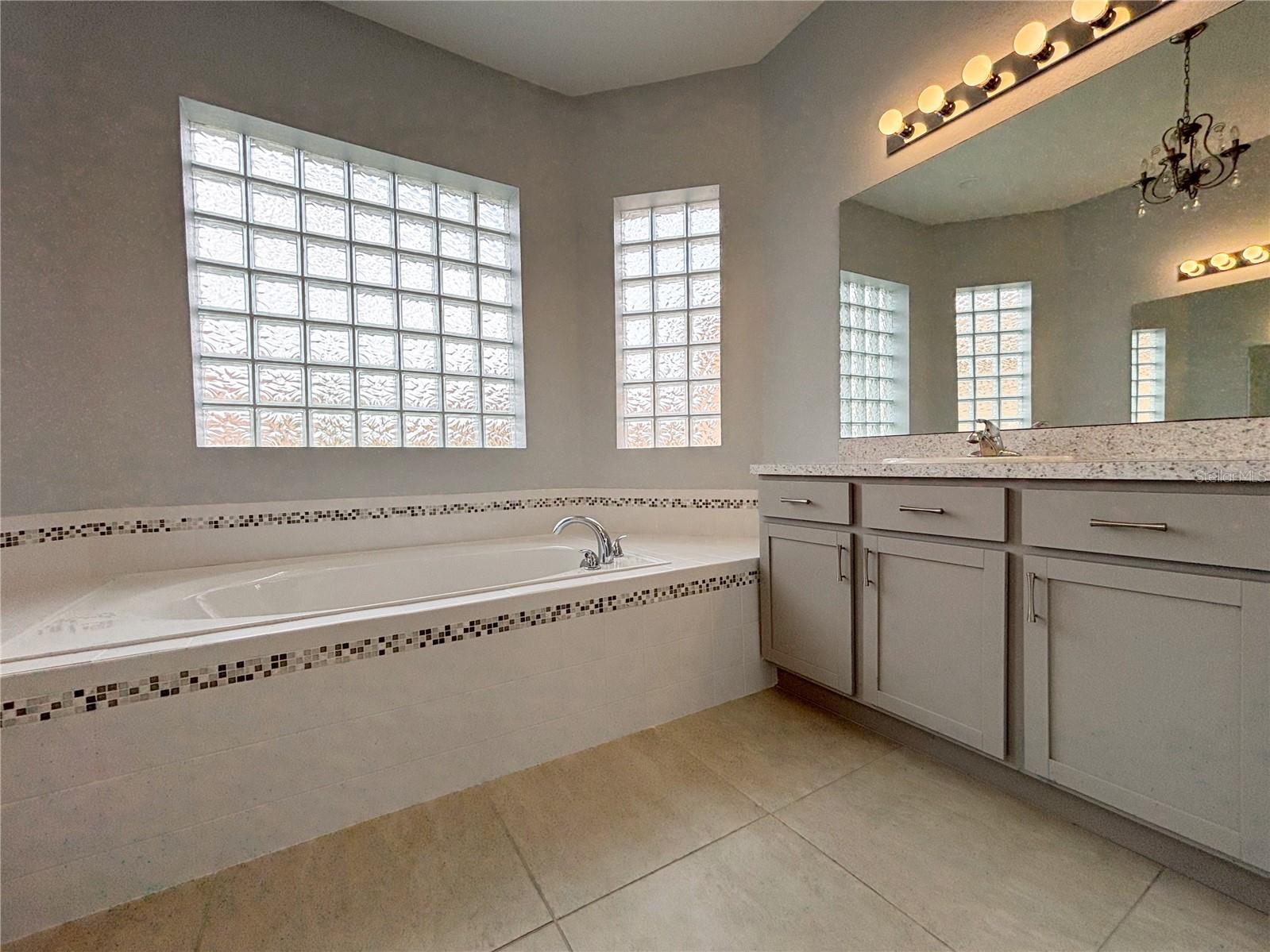 1124 Sawgrass Dr Property Photo 34